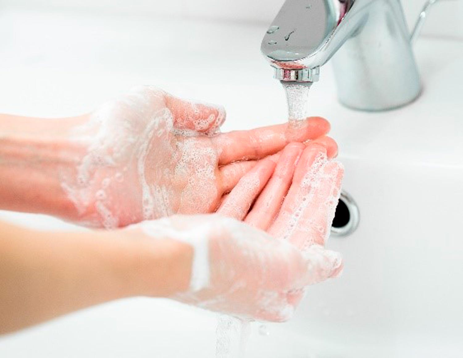 Lávarse las manos antes de manipular alimentos